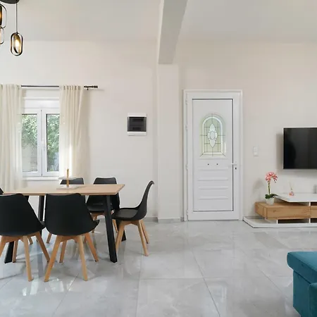 Idyllic Escape * Skála Kallirákhis